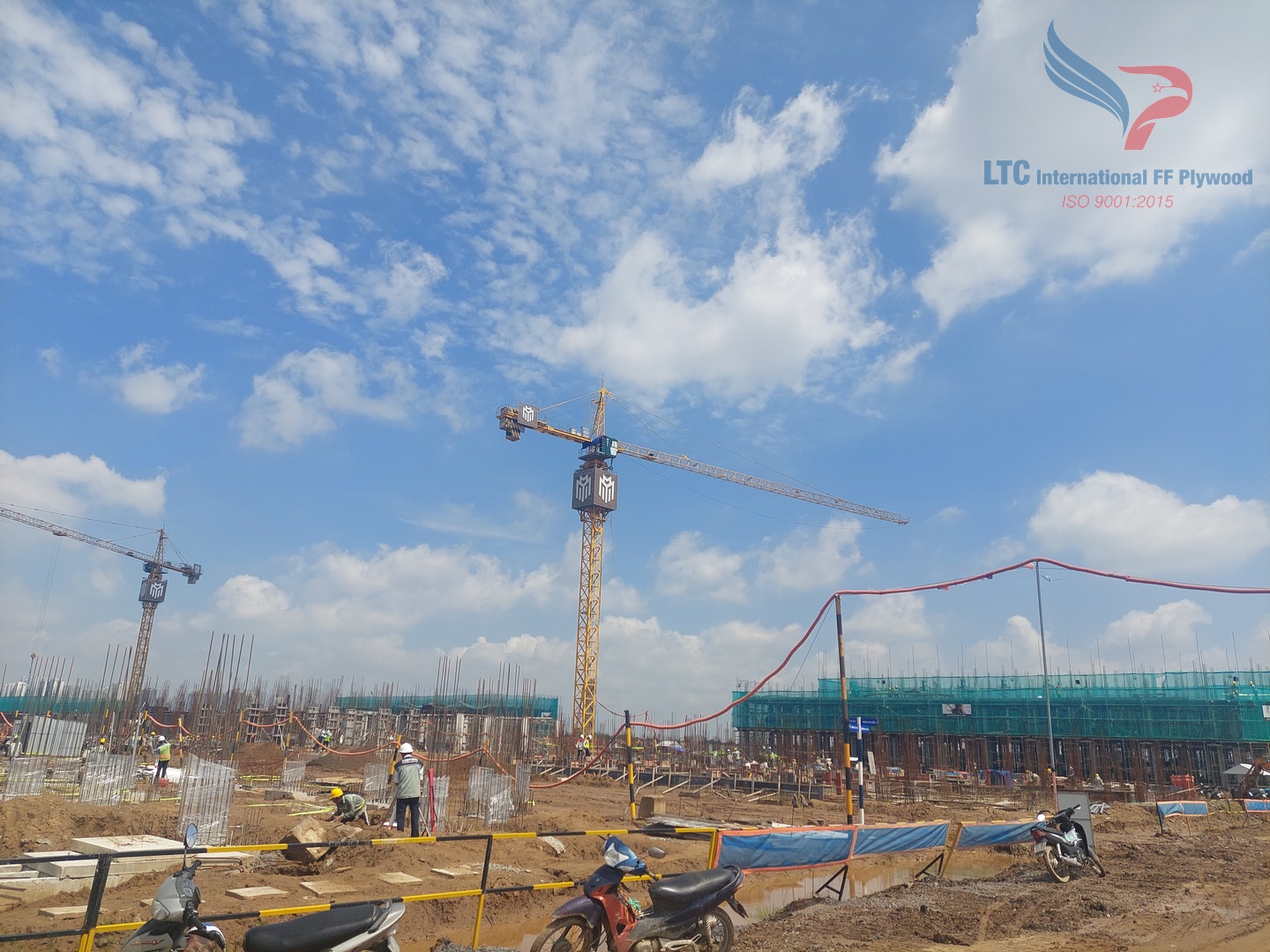 Ván ép phủ Phim LTC tại dự án xây dựng Sài Gòn Bình An